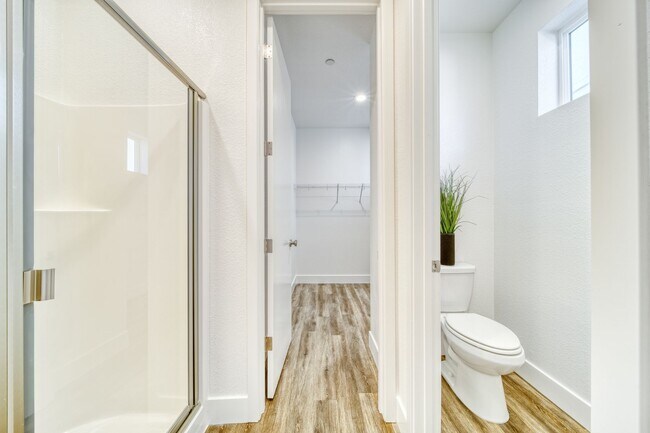 Building Photo - D62