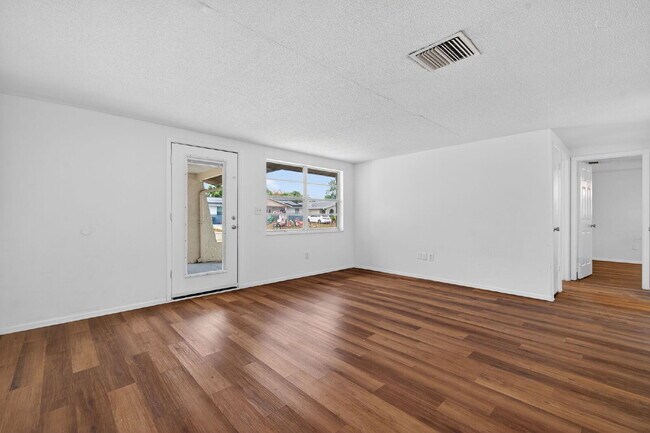 Building Photo - Beautiful 2 Bedroom, 2 Bathroom, 1 Car Garage home for rent.