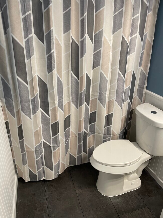 Building Photo - 4360 Inner Circle Dr