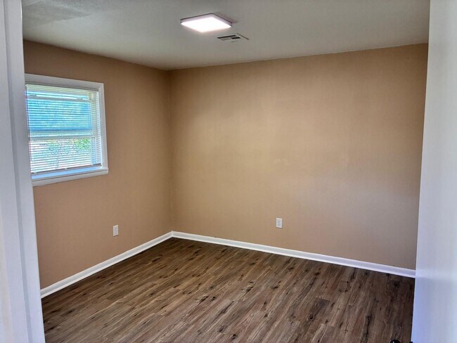 Building Photo - 3 Bed 1.5 Bath Rental Home in Prue - Move-in Ready