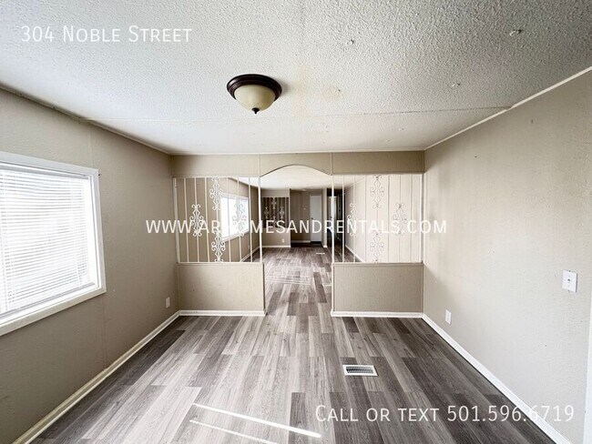 Building Photo - 304 Noble St