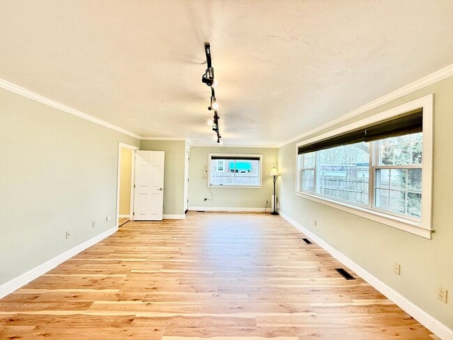 Building Photo - 23 Gardner Ave