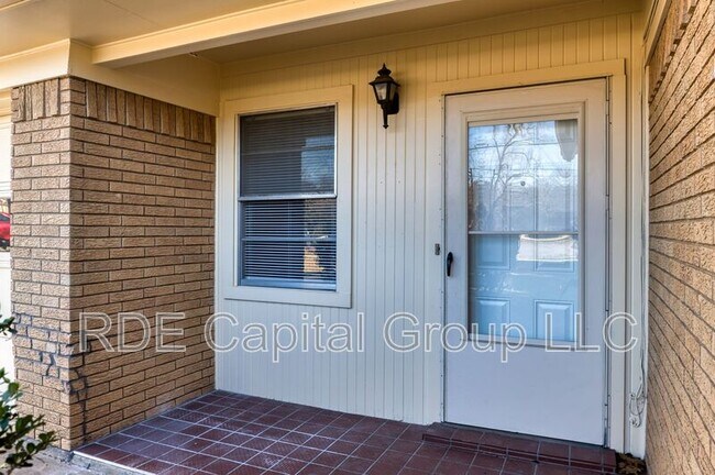 Building Photo - 502 Brown St