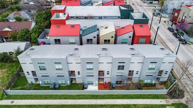 Building Photo - 3044 Commerce St