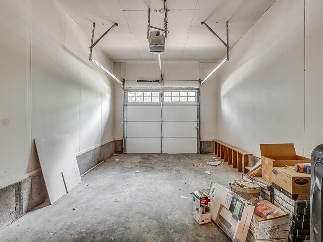 Building Photo - 1512 Bedford Ln