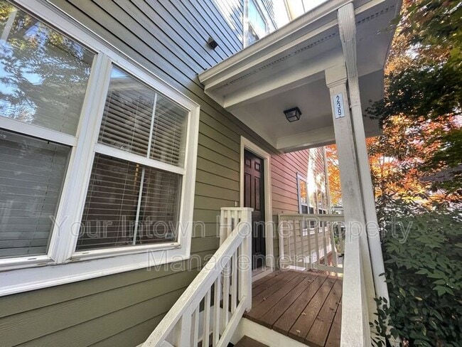 Building Photo - 239 Carlyle Park Dr