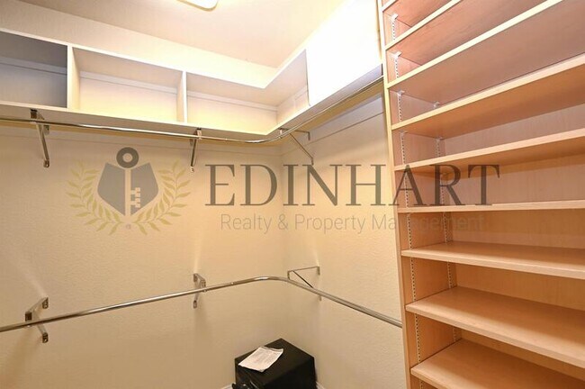 Building Photo - 11348 N Via Ventana Way