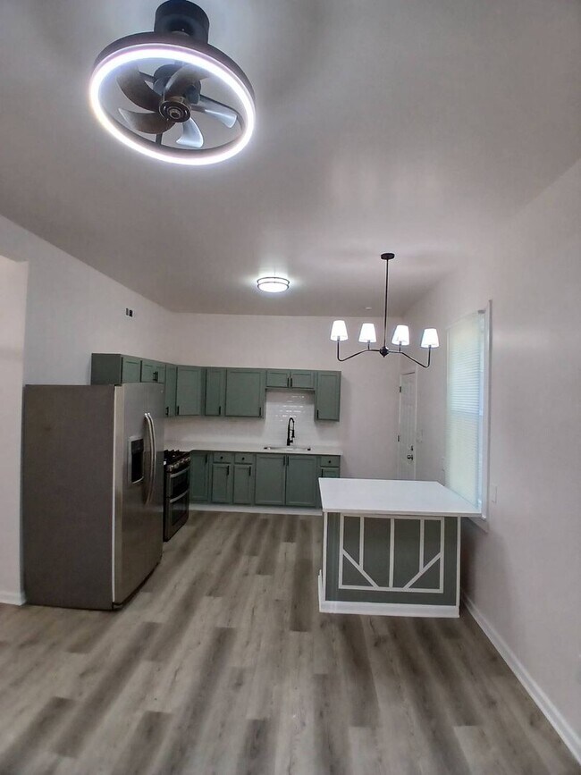Building Photo - 6015 Hosmer Ave