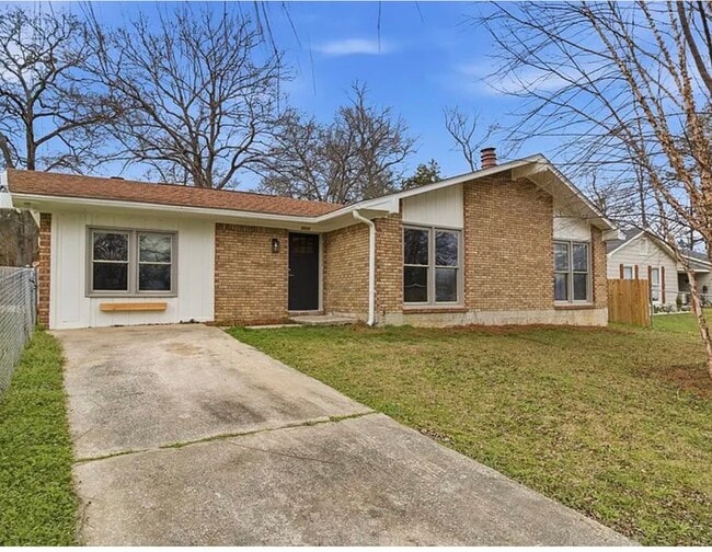 Building Photo - 6215 Parker Dr