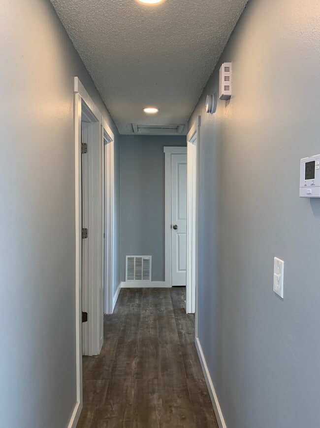 Building Photo - Spacious 5 Bedroom Home
