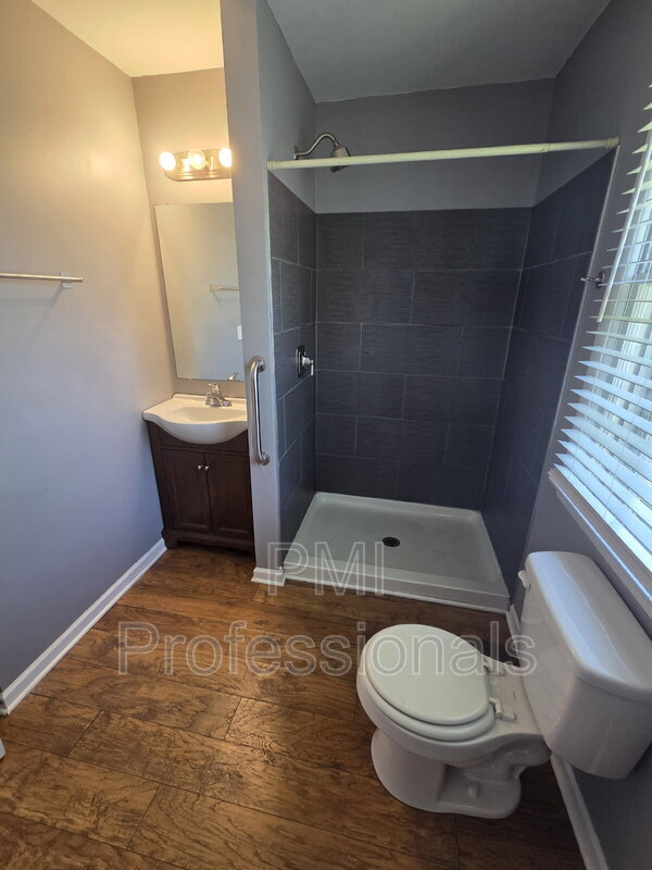 Building Photo - 218 Walcott Dr
