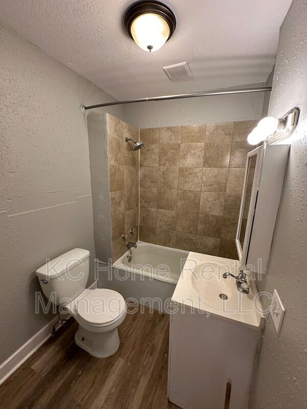 Building Photo - 3708 E 72nd St