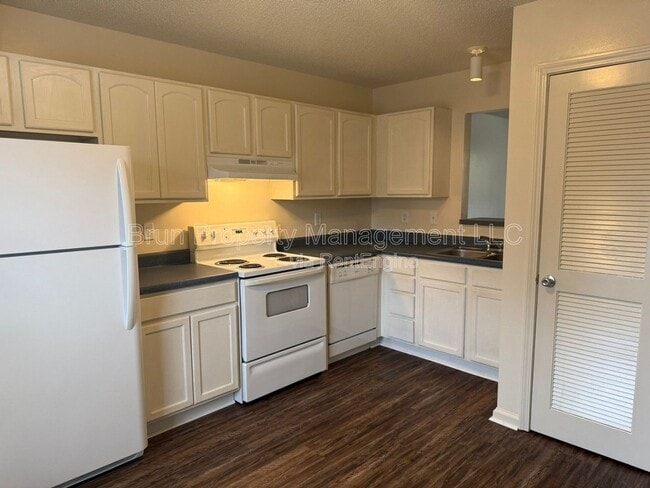 Building Photo - 5606 Boxwood Garden Way