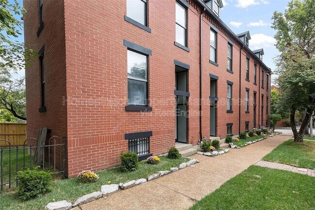 Building Photo - 1001 Lami St