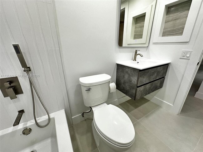 Building Photo - 10625 SW 112th Ave