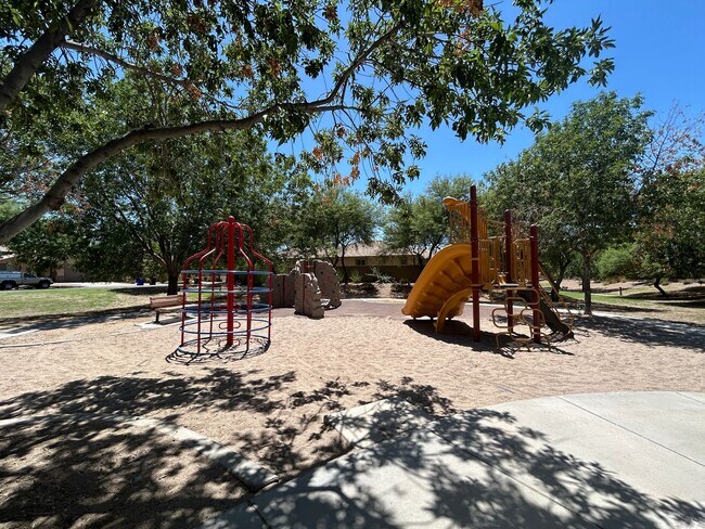 Building Photo - 4425 E Los Altos Dr