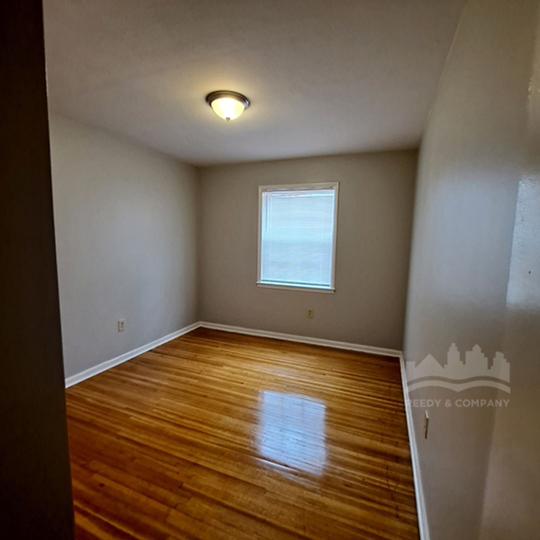 Building Photo - 3743 Lakehurst Dr