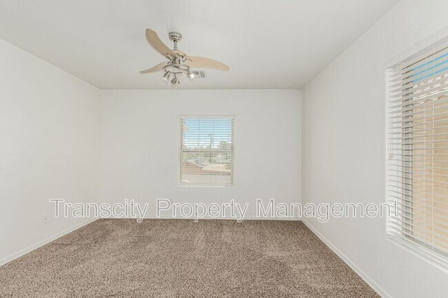 Building Photo - 1402 S Newberry Ln