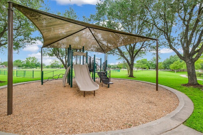Building Photo - 2603 Little Lake Ct