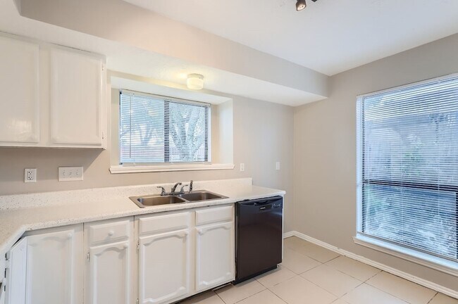 Building Photo - 1304 Seabrook Dr