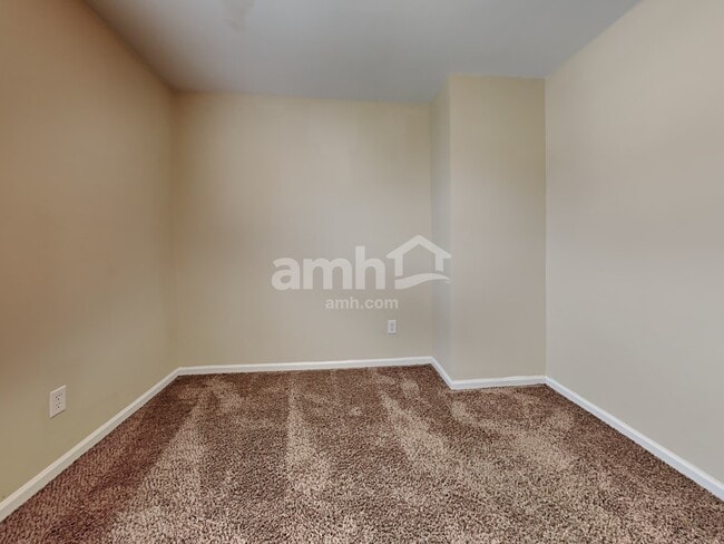 Building Photo - 409 Lakewind Dr