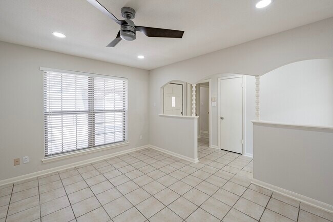 Building Photo - 3435 Gary Ln