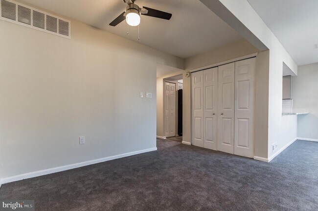 Building Photo - 65 Sandybrook Dr