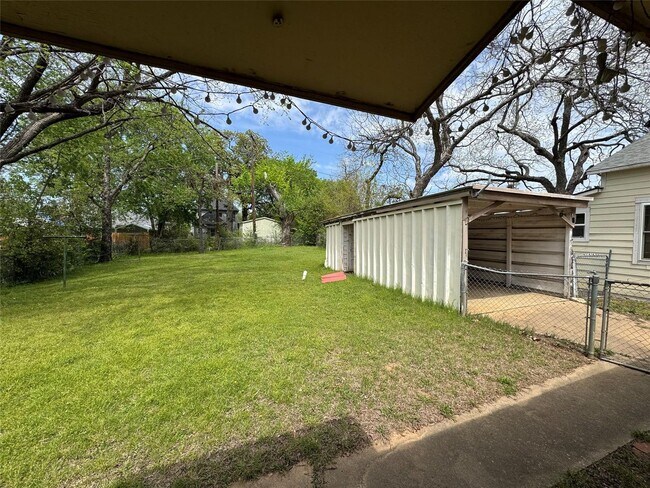 Building Photo - House for Lease in Denison