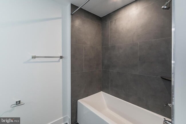 Building Photo - 1622 Point Breeze Ave