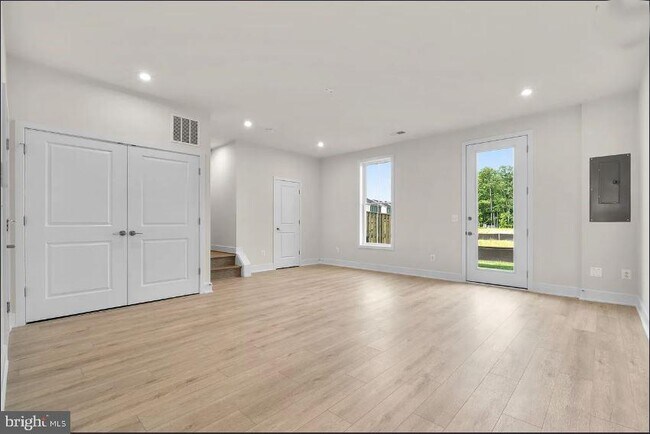 Building Photo - 112 Galaxy Pl
