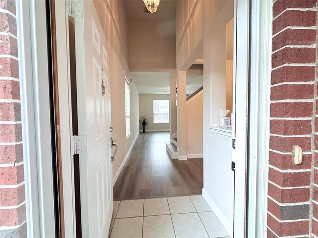 Building Photo - 26430 Richwood Oaks Dr