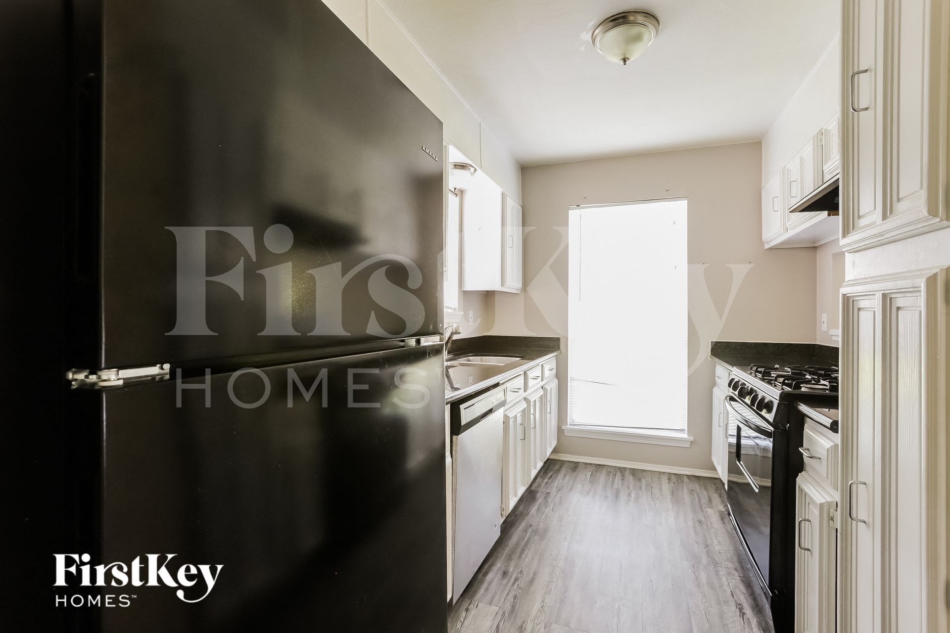 Building Photo - 3303 Sycamore Springs Dr