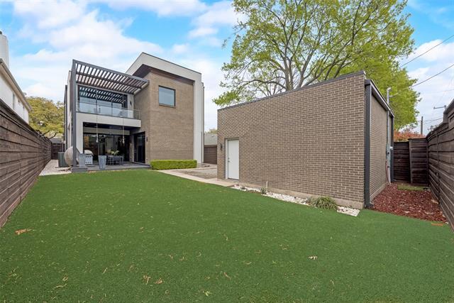 Building Photo - 6420 Kenwood Ave