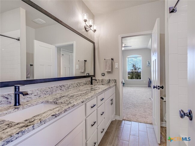 Building Photo - 1701 Meadow Crest