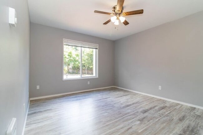 Building Photo - Spacious 2 bedroom apartment at French Cha...