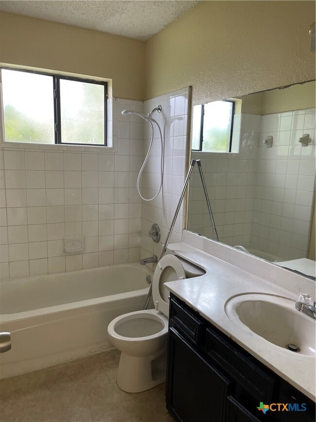 Building Photo - 2404 Bluebonnet Dr