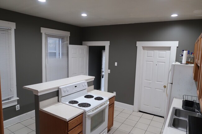 Building Photo - 1515-1517 Summit Street