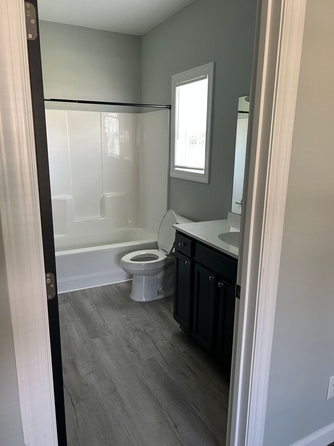 Building Photo - 3 bedroom 2 bath home