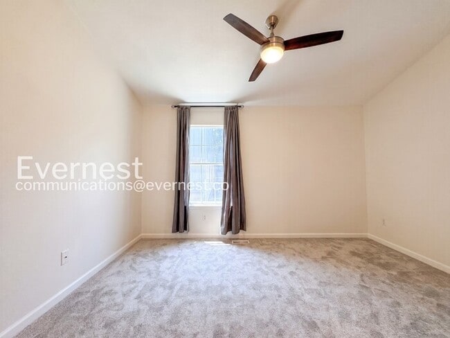 Building Photo - 3 Bed/2.5 Bath Townhome with Fenced Yard / Available Now!