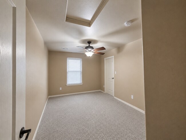 Building Photo - Beautiful 2-Story Home In Hidden River. Finished Basement. Turfed Backyard.
