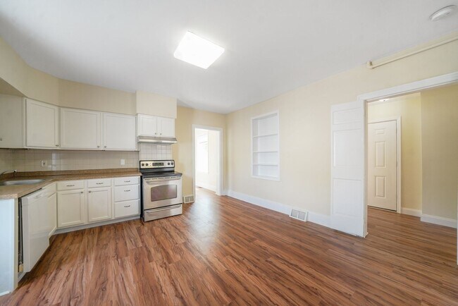Building Photo - 661 Downingtown Pike