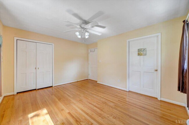 Building Photo - 405 Oakland Cir