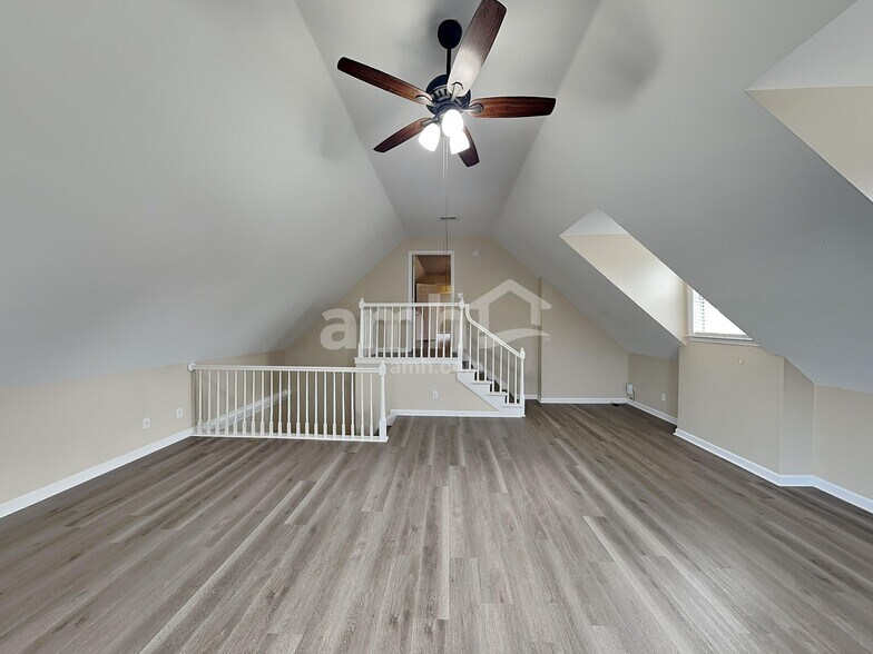 Building Photo - 2702 Camden Ct