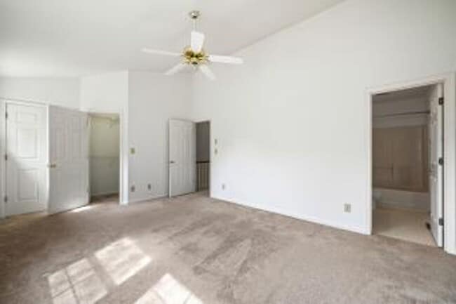 Building Photo - 3203 Gateway Cir