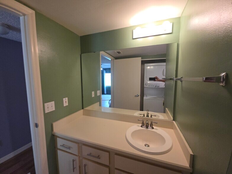 Building Photo - 1601 Big Tree Rd