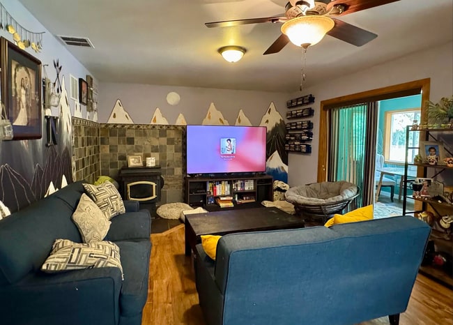 Building Photo - Take $500 off 1st month’s rent!4 bedroom /...