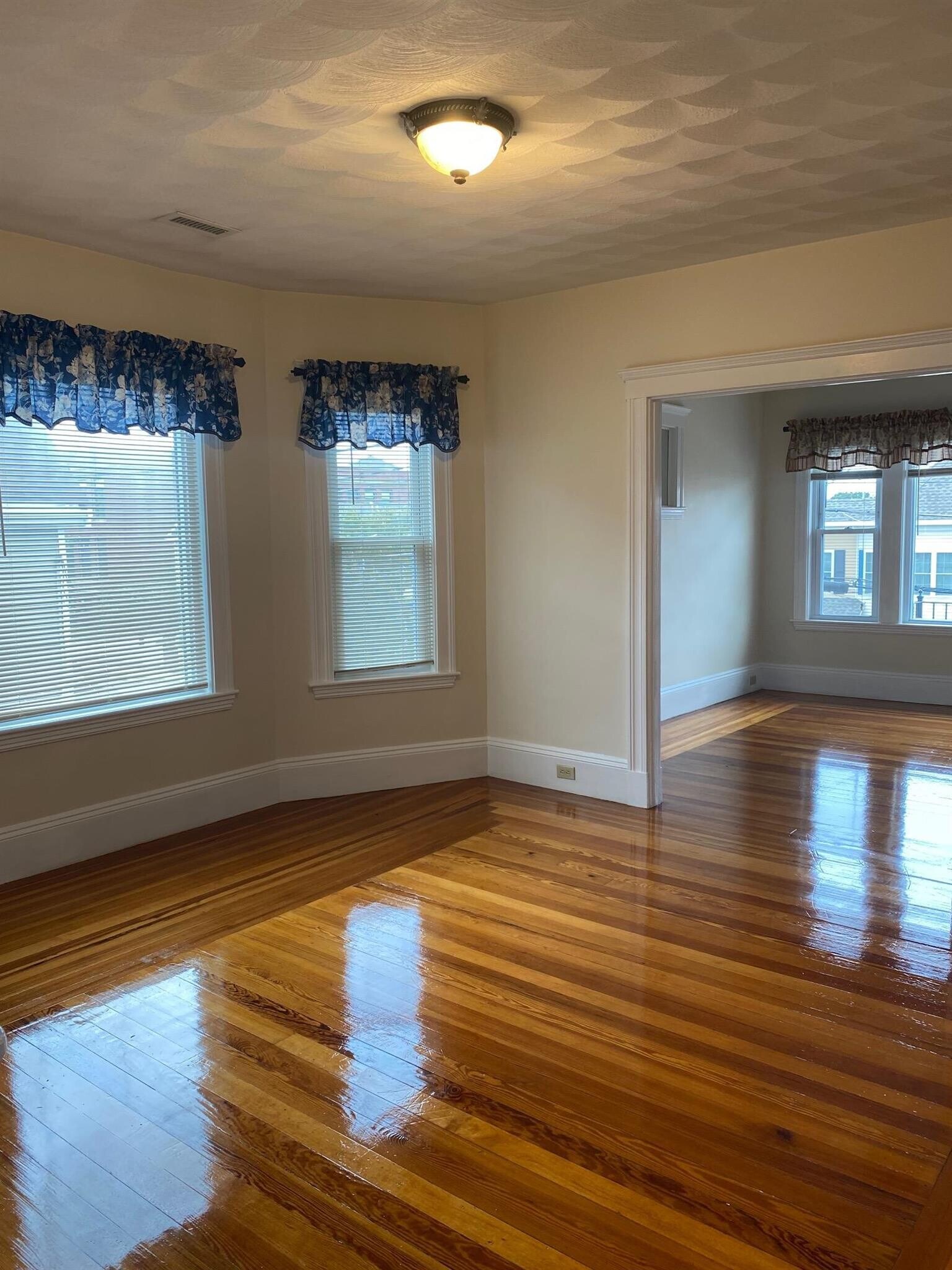 Building Photo - 190 Harvard St