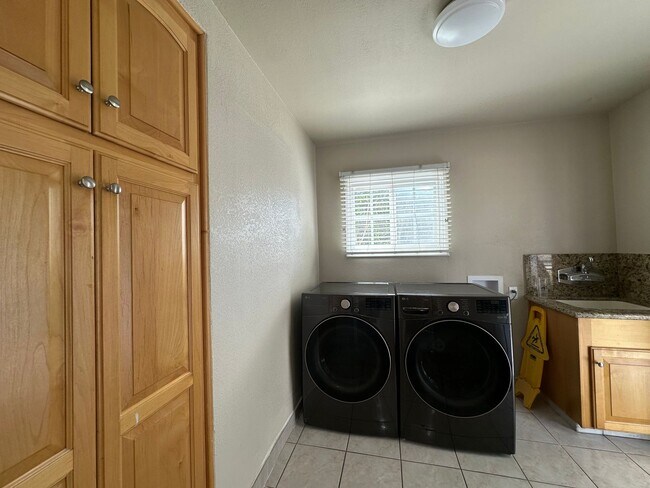 Building Photo - Newly Remodeled | 4 Bedrooms (2 Masters) |...