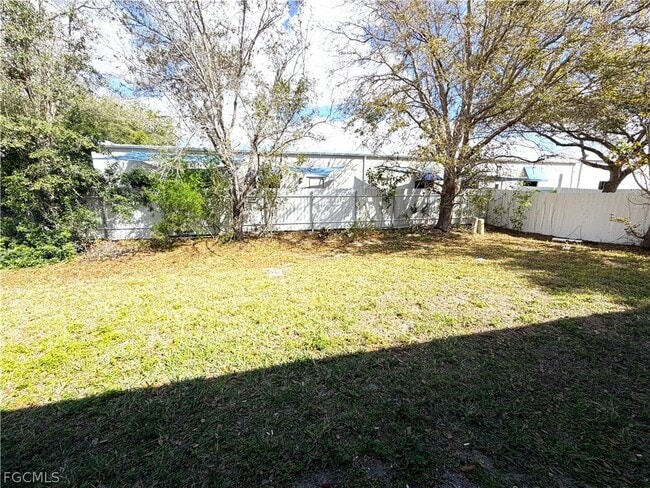 Building Photo - 1127 Diplomat Pkwy E