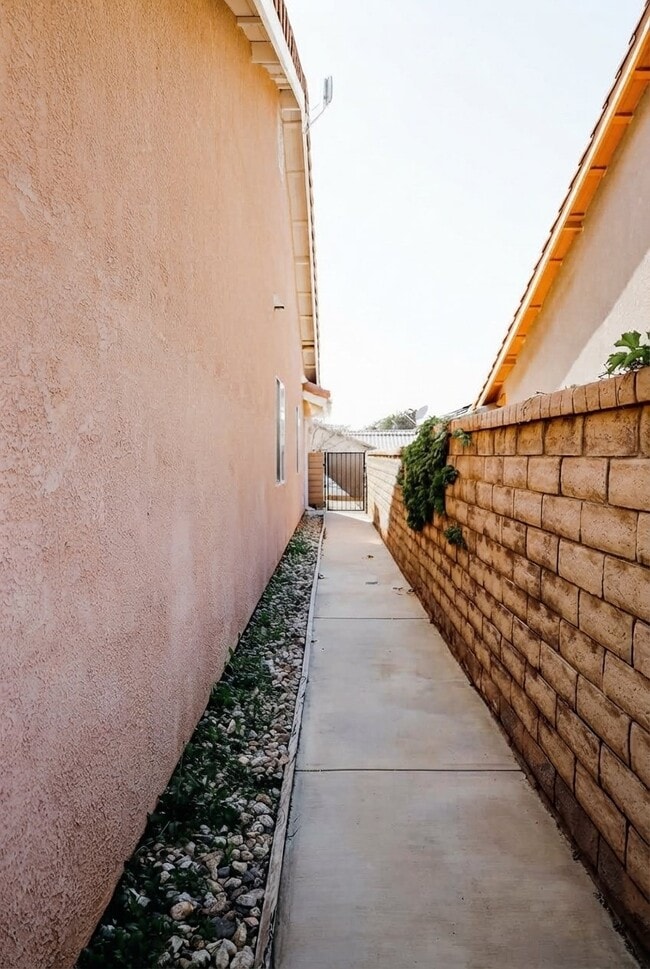 Building Photo - 42336 Camden Way